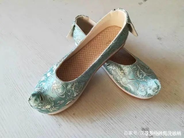 汉服只能搭老北京布鞋吗？这些来自历史的鞋子，穿上即可惊艳时光