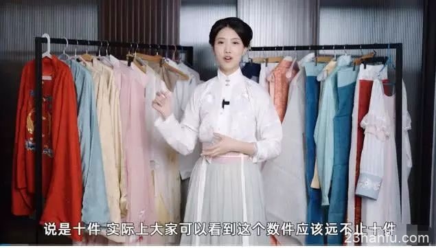 加拿大华裔白富美博主收藏上百套汉服，因神仙颜值坐拥百万粉丝