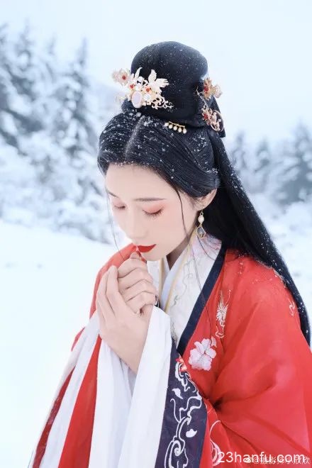 【汉服摄影】皑如山上雪，皎若云间月