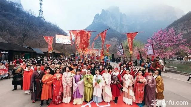 衣冠简朴古风存——第三届云台山汉服花朝节开幕