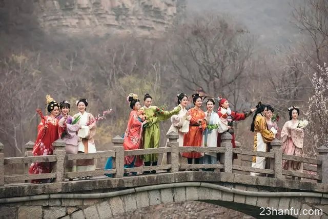 衣冠简朴古风存——第三届云台山汉服花朝节开幕