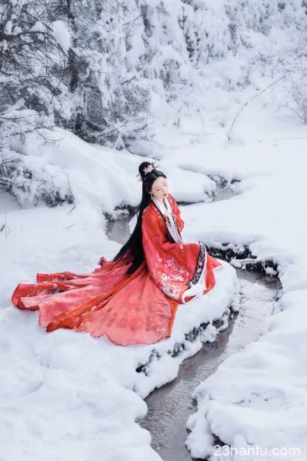 【汉服摄影】皑如山上雪，皎若云间月