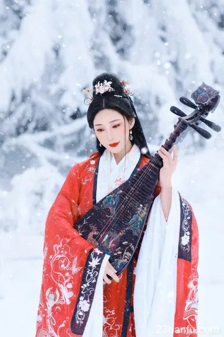 【汉服摄影】皑如山上雪，皎若云间月