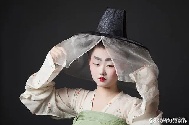 惊艳！这群年轻人用13年复原了400套汉服，这才是真正的高定