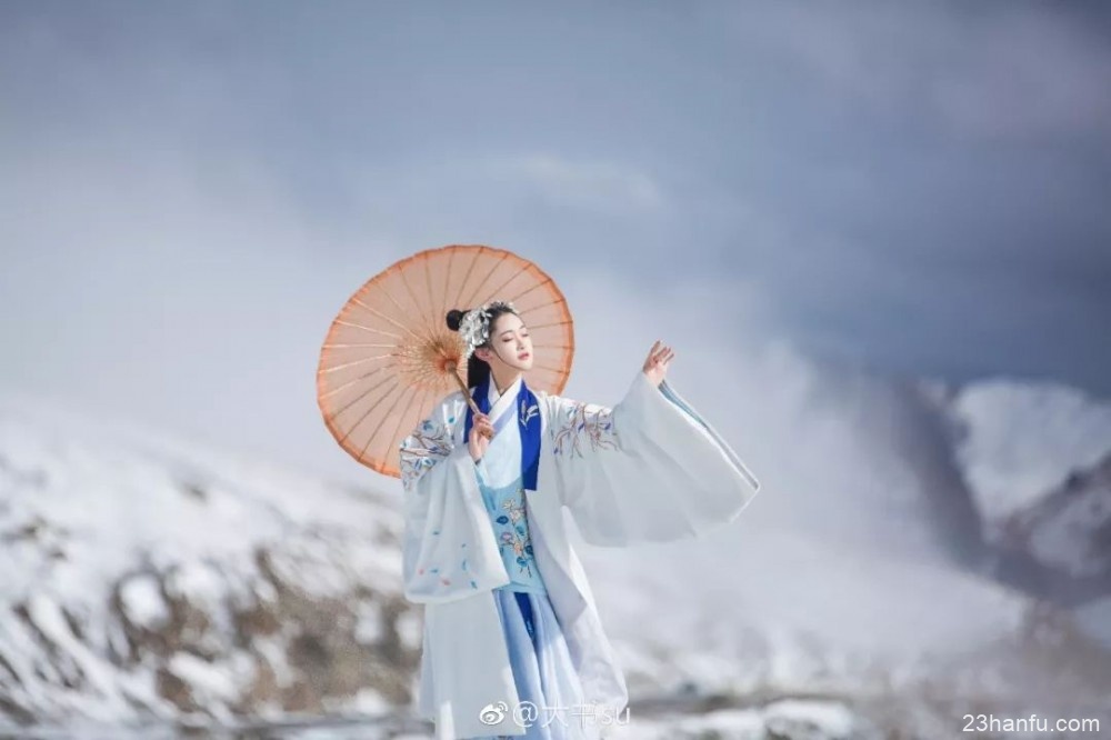 【汉服小仙女】笙歌起，天山飞雪。