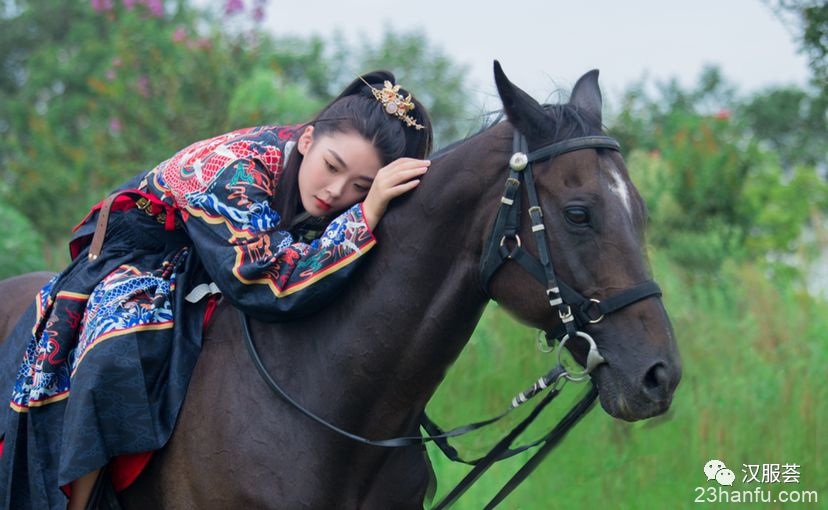 【汉服武侠】平明拂剑朝天去，薄暮垂鞭醉酒归