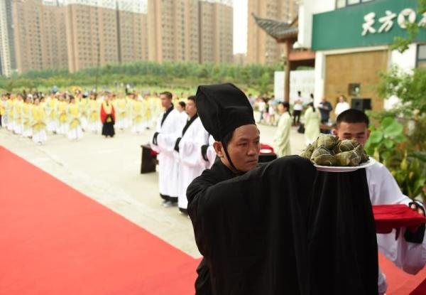 穿祭服、着汉服、办诗会，合肥秋浦书院百人祭祀屈原