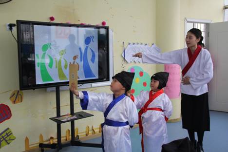 南京百名学子身着汉服“春日祭孔”