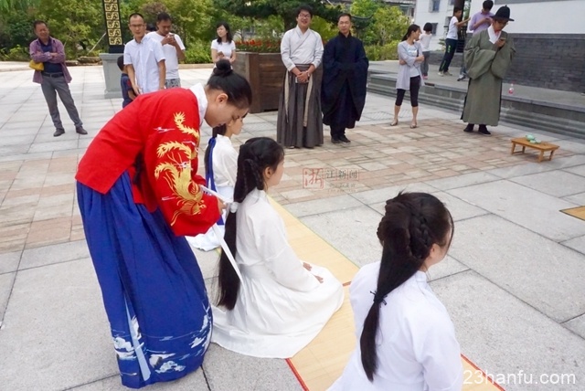 汉服成人礼 衢州18岁的娜妮簪上发笄……