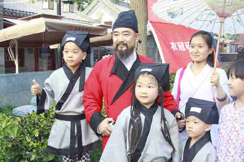 端午节来永兴坊秀汉服逛集市习古礼