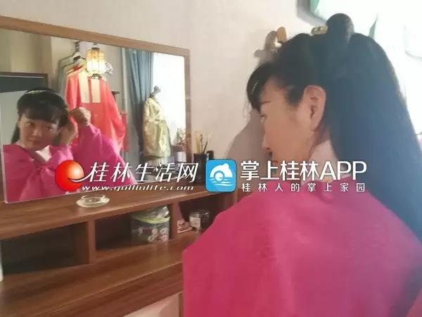 桂林80后女孩散尽家财“复原”千套汉服 复兴传统礼仪