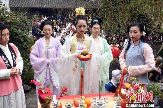 传统花朝节：福建汉服青年祭花神向春天祈福