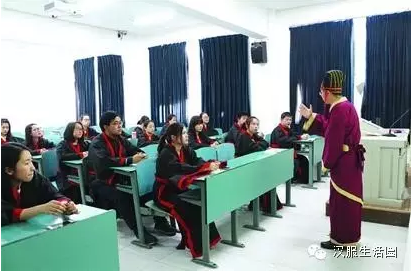 【汉服发型】 超漂亮的大发冠古风发型教程，这样扎出去逛街人人羡慕