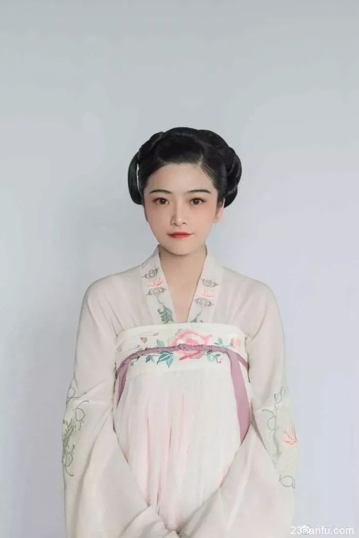 【汉服发型】汉服妹子巧手打造精致盘发 有发包