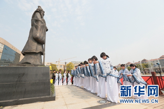 清明节：江西大学生“着汉服、行汉礼”祭拜大禹