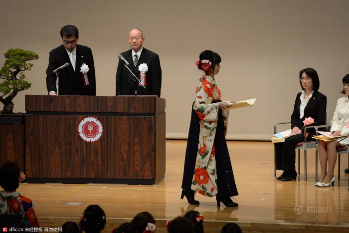 国人视角记录日本女子大学毕业式:中国留学生穿汉服