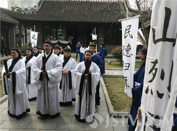 大学生身着汉服祭祀宋相陆秀夫诞辰780周年