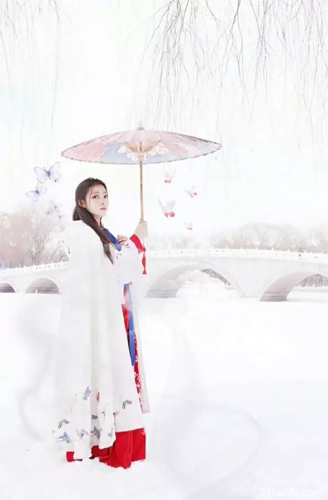 【汉服美图】《雪落眉间》