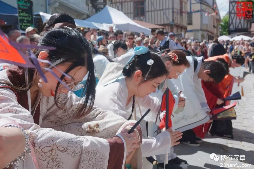 一次时空置换，一场服饰盛宴 | 汉服行走在中世纪