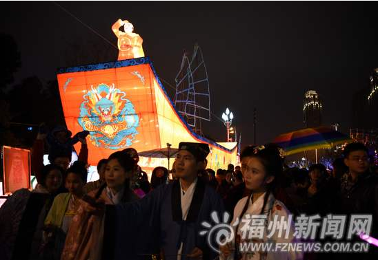 仓山区元宵灯会精彩纷呈　汉服游灯会卡片送祝福