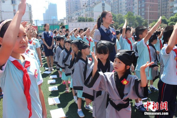 当之江遇见汉服，在茶园中邂逅初夏