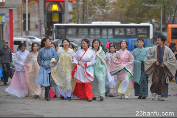 汉服重新亮相街头 汉服应该什么样包含怎样的特征