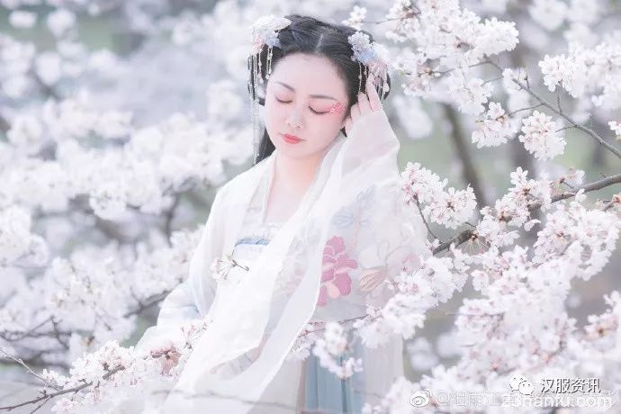 【汉服美图】苍山暮雪