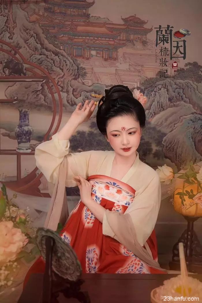 【汉服摄影】照花前后镜，花面交相映