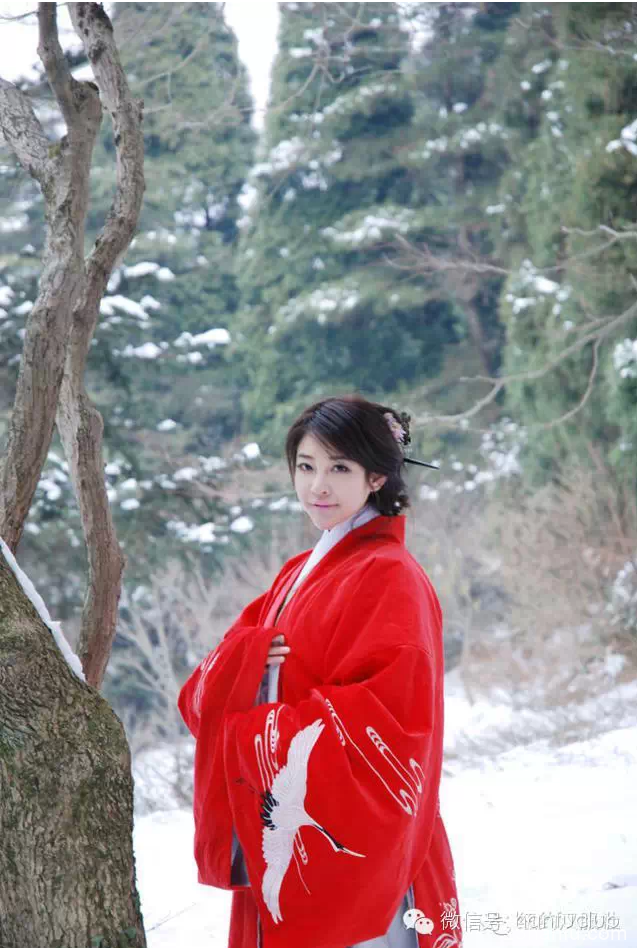 大明湖畔上演“花神”祭祀礼 汉服社团员扮花神引围观