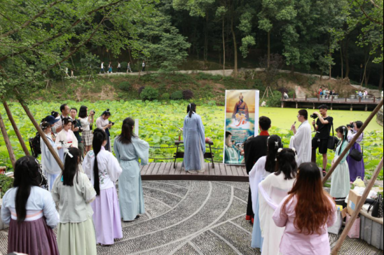 重庆汉南轩汉服社团同各大高校学子共度端午