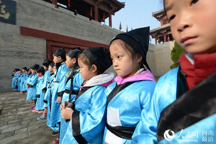 灵宝函谷关：学童着汉服 习汉礼学习传统文化