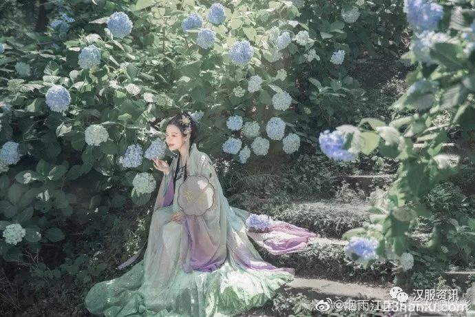 【汉服私影】一蒂千花白玉团