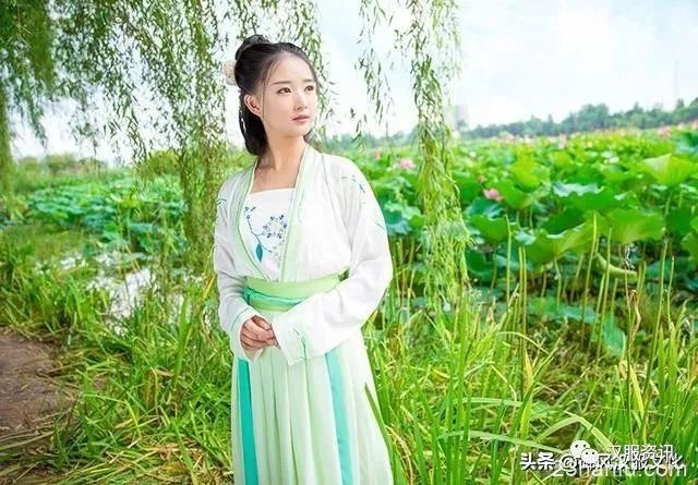 重阳节轿顶山首届汉服文化节举行 汉服之美满山间