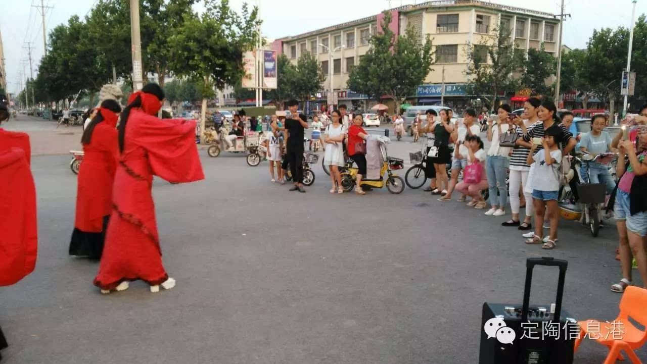 定陶姑娘穿着汉服走在街头举行成人礼!你们瞧见没?