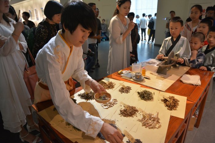 穿汉服 秀香囊 丽水市博物馆推出端午节体验活动