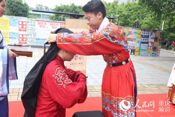 穿汉服 行古礼 重庆大学举行“传统文化展演”