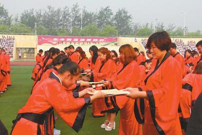 《中华好故事》郁钧剑秀书法 汉服女神惊艳全场