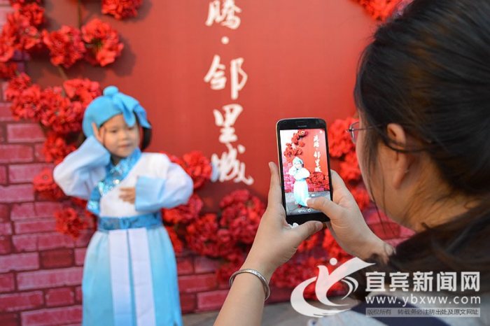 穿汉服行汉礼 邻里城举行民俗祭月晚会