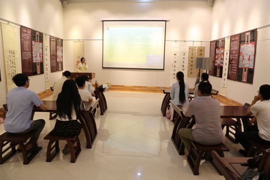 潍坊市图书馆尼山书院举办汉服文化讲座及展演