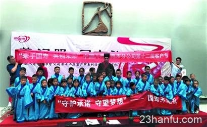 着汉服习古礼 小学童“学海”始泛舟