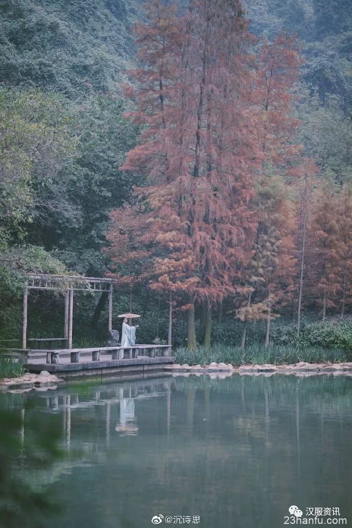 【汉服摄影】孤山独听雨下