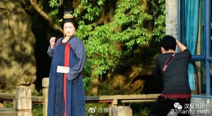 “唐代仕女”现身杭州西湖景区 重拾“以胖为美”的审美观