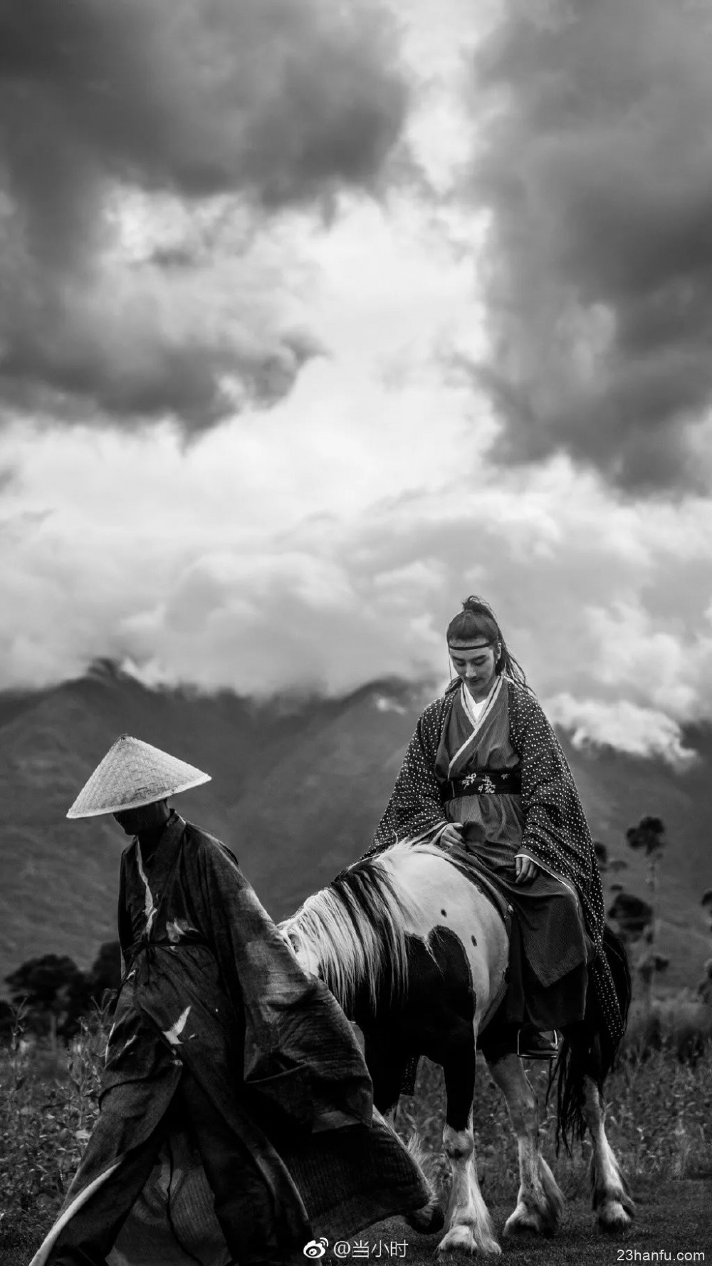 【汉服旅行】她带着汉服拍遍十几个国家，仅用1张照片，便征服了世界