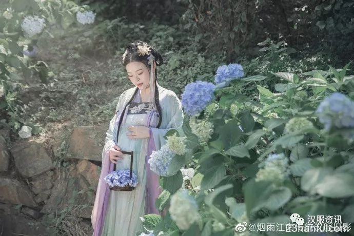 【汉服私影】一蒂千花白玉团