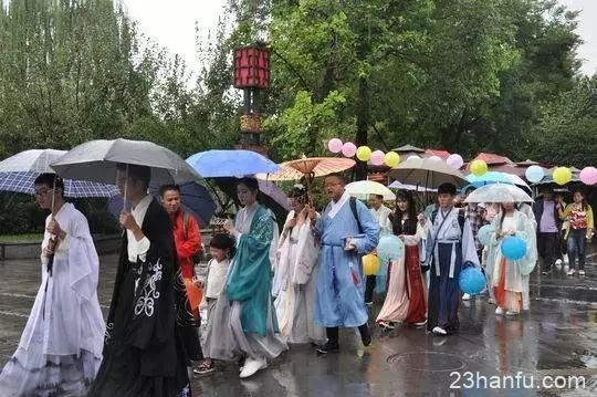 拈香拜月迎中秋 成都汉服同袍再现中秋习俗