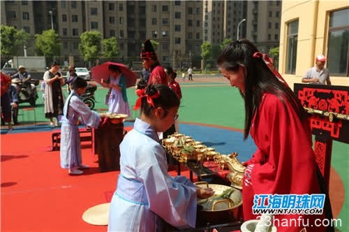 着汉服 刺五毒 诵诗歌 南通这群孩子这样过端午