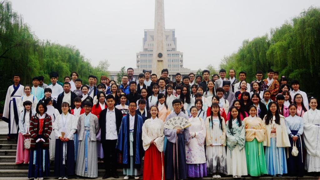 广袖倾嫣，儒衣婵娟——西安交通大学国学社举办第二届汉服节