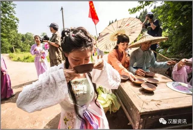 成资两地联手探访古驿道 再现先人生活场景