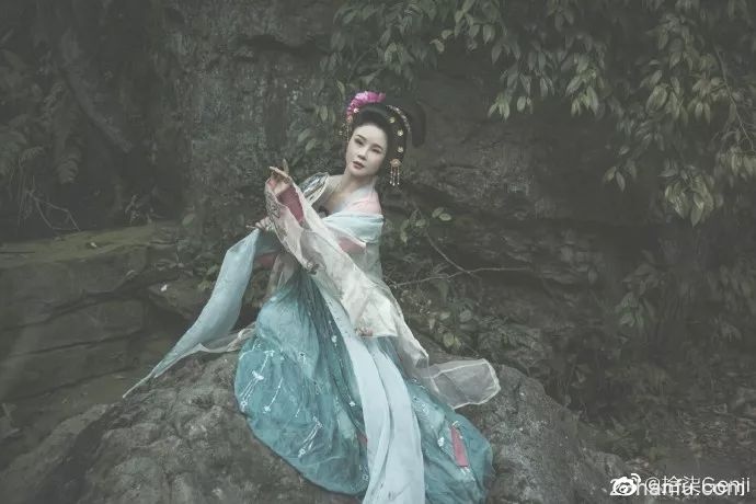 【汉服美图】不恋尘世浮华