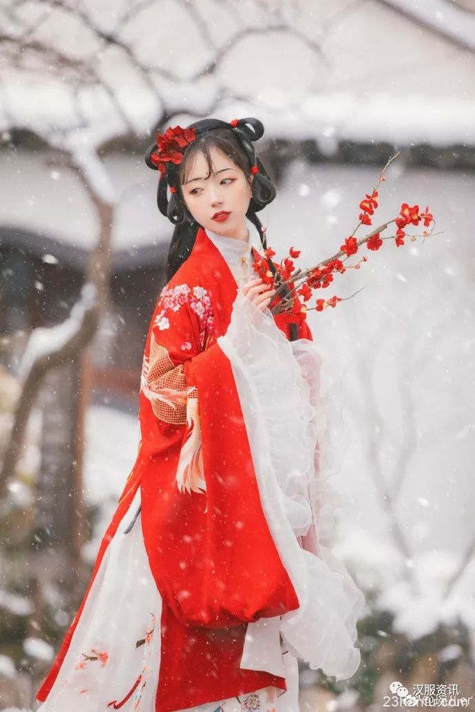 【汉服摄影】 落落红衫覆雪开梅花雪